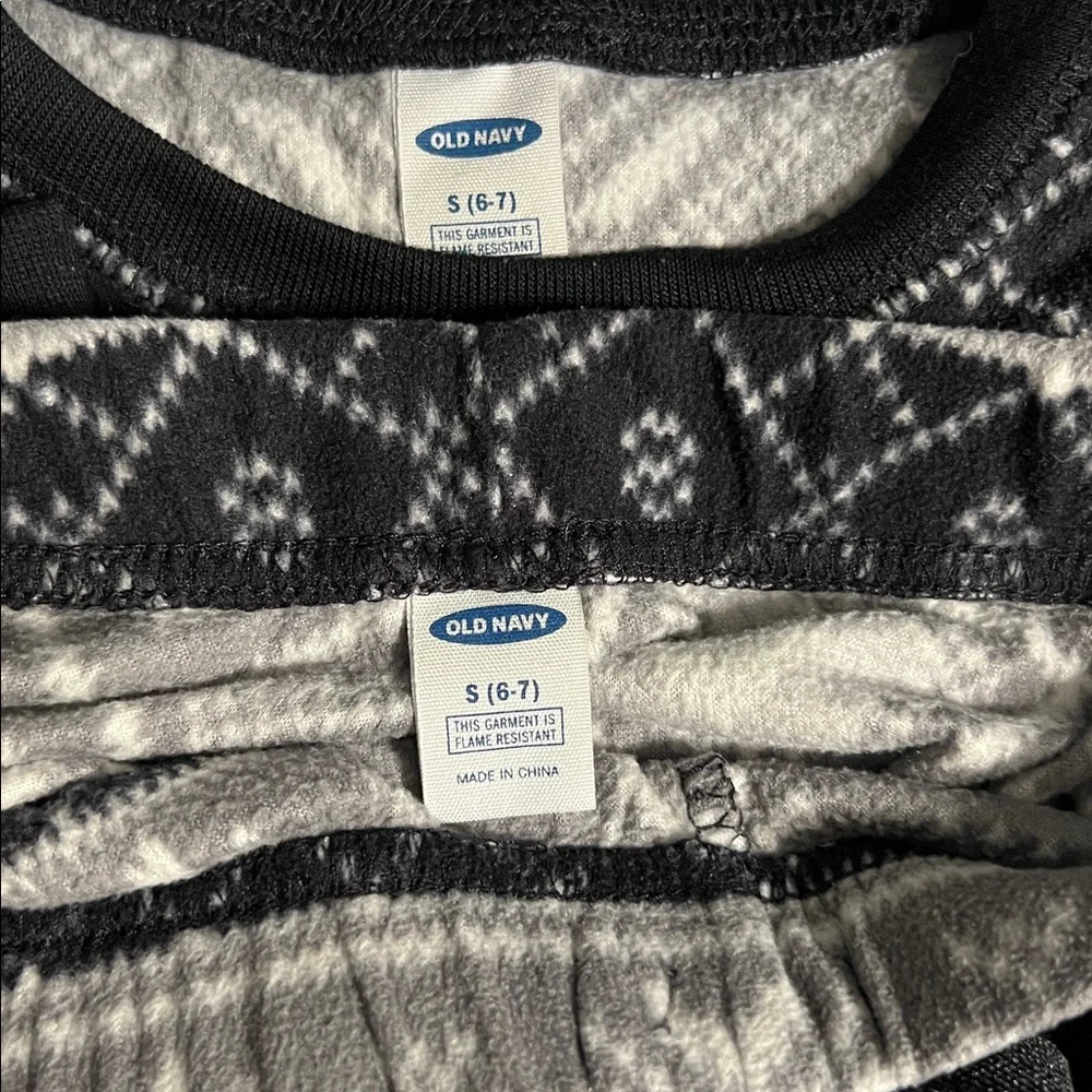Girls Old Navy Fleece Pajamas Sets - Size 6/7